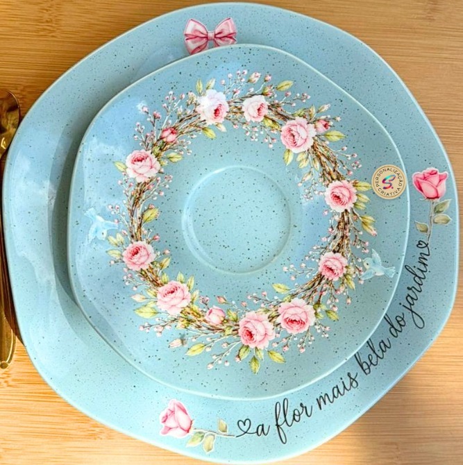 Louça azul coroa de rosas