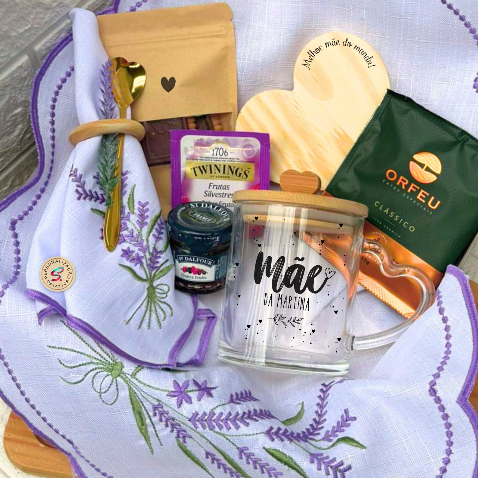 Kit Dia das Mães lavanda com caneca Mãe da Martina